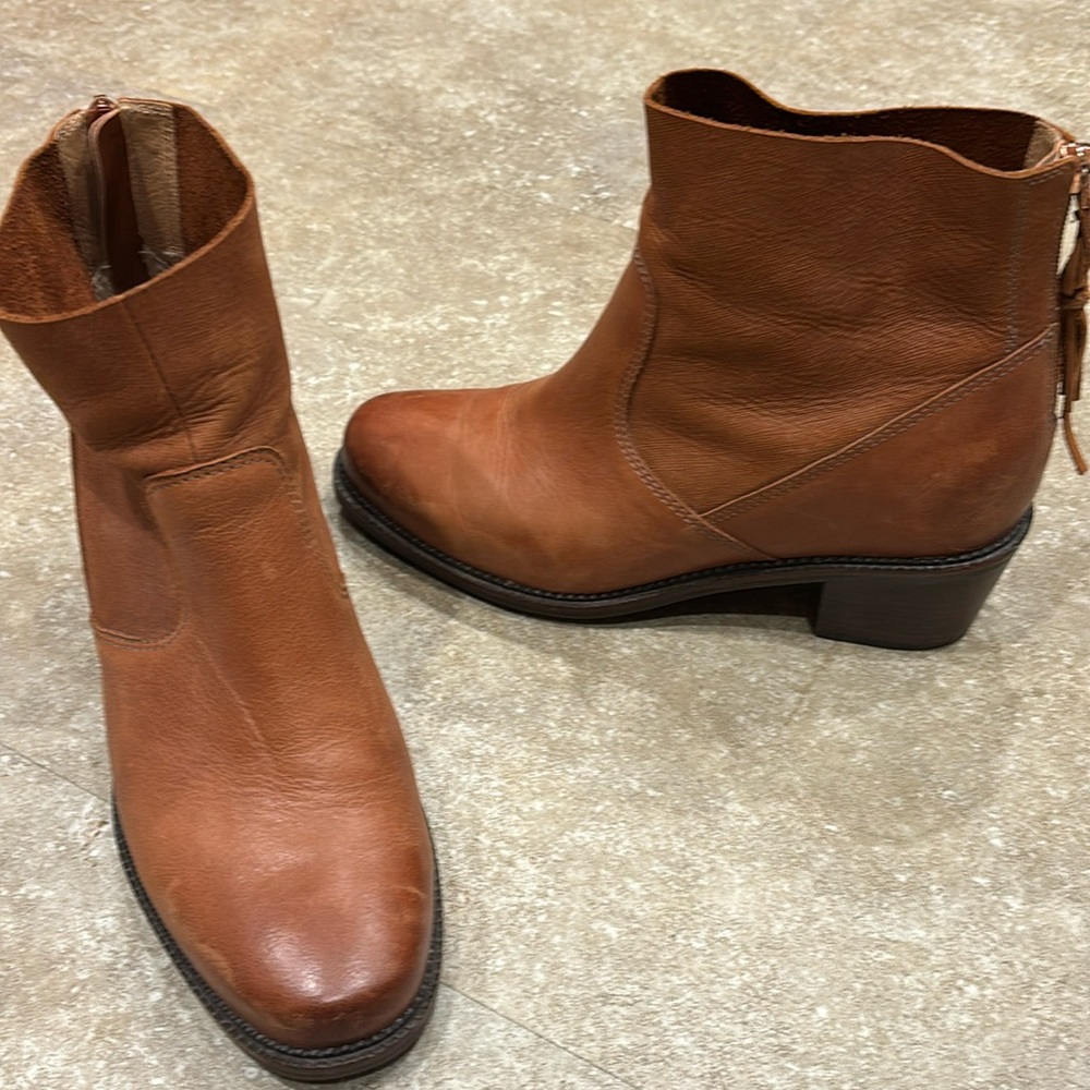Hush Puppies Brown boots. Size 9.